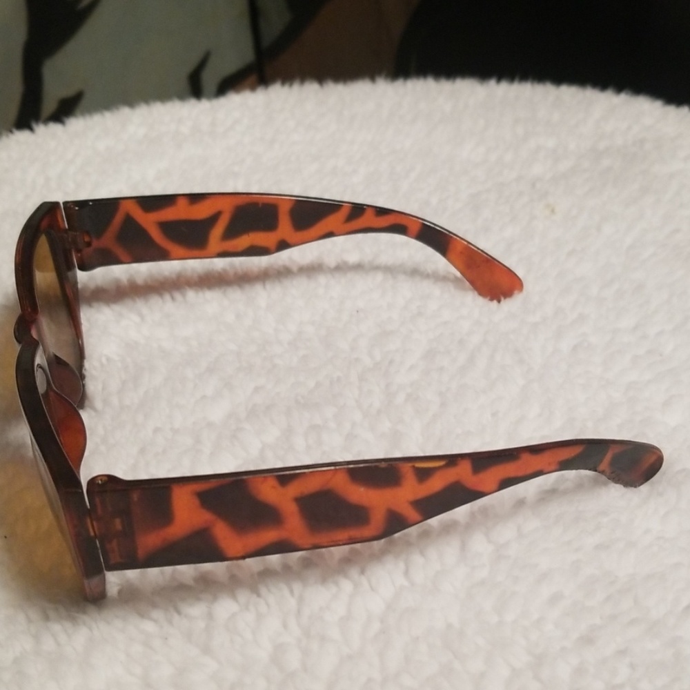 Sunglasses - Picture 3 of 4